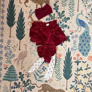 Newborn Girl Holiday Outfit with Bow